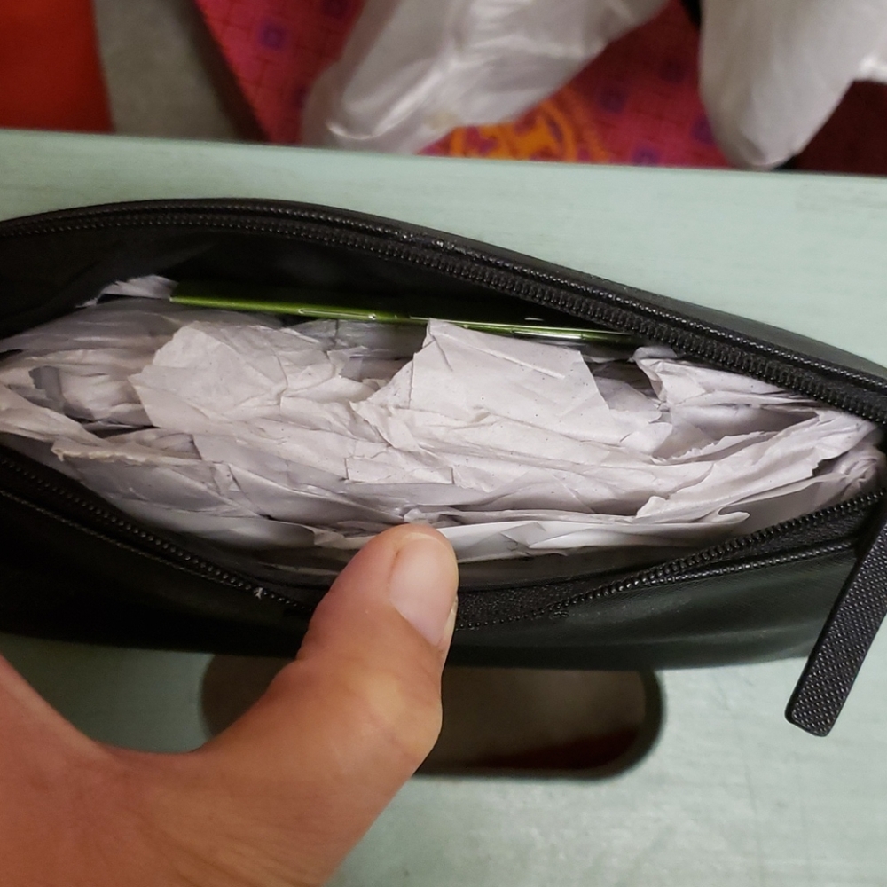 Kate Spade Pouch - Picture 5 of 6